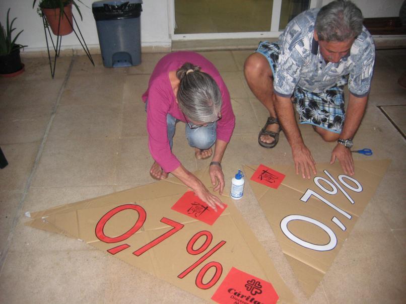 Concentración para la erradicación de la pobreza en la Plaza de la Marina