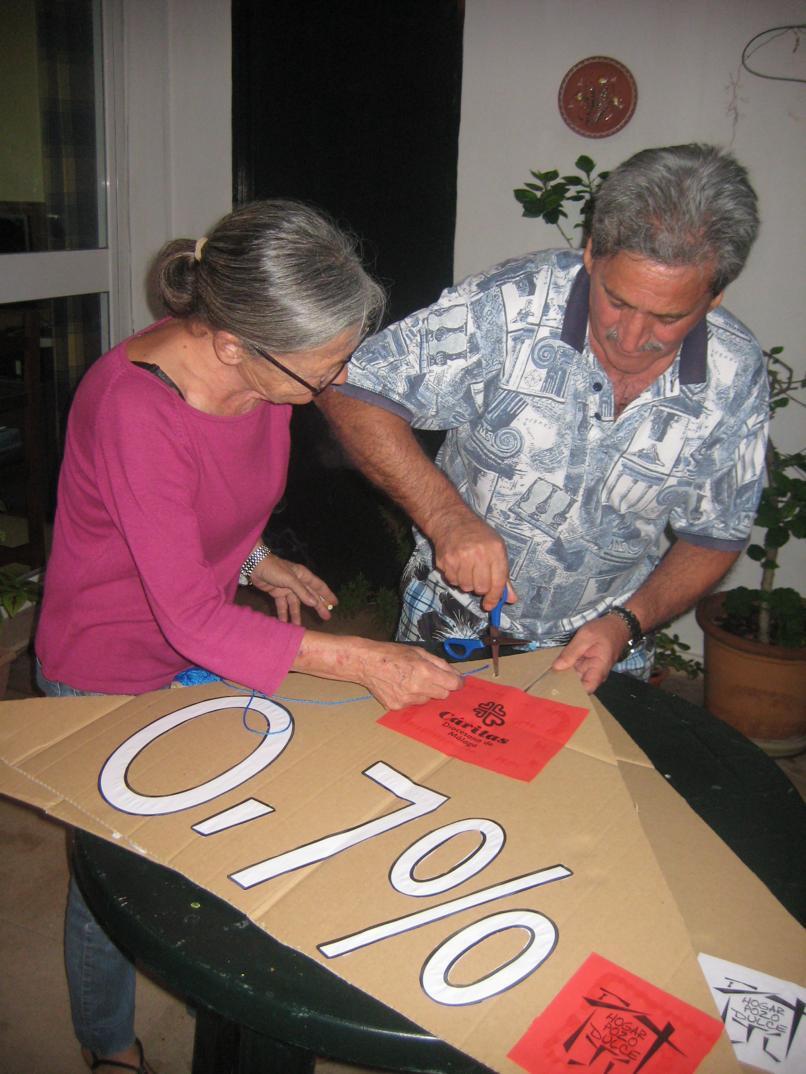 Concentración para la erradicación de la pobreza en la Plaza de la Marina