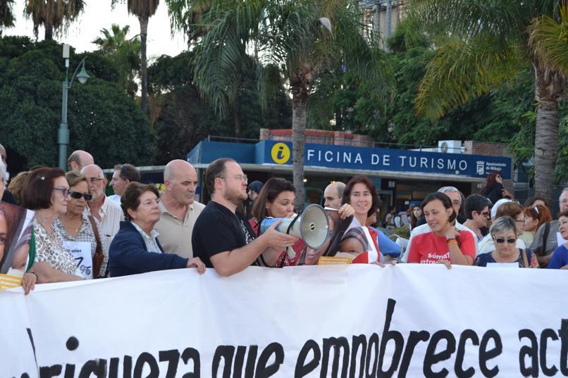 Concentración para la erradicación de la pobreza en la Plaza de la Marina