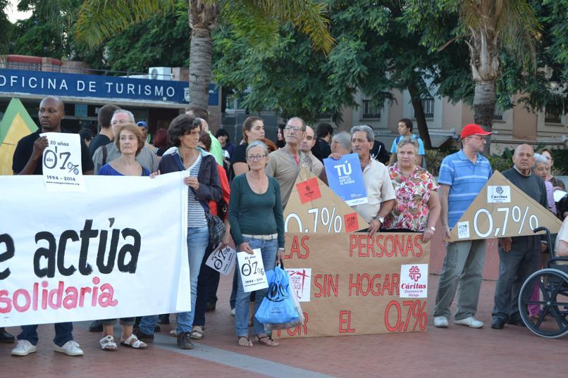 Concentración para la erradicación de la pobreza en la Plaza de la Marina