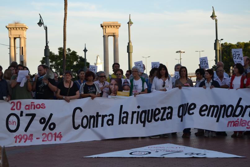 Concentración para la erradicación de la pobreza en la Plaza de la Marina