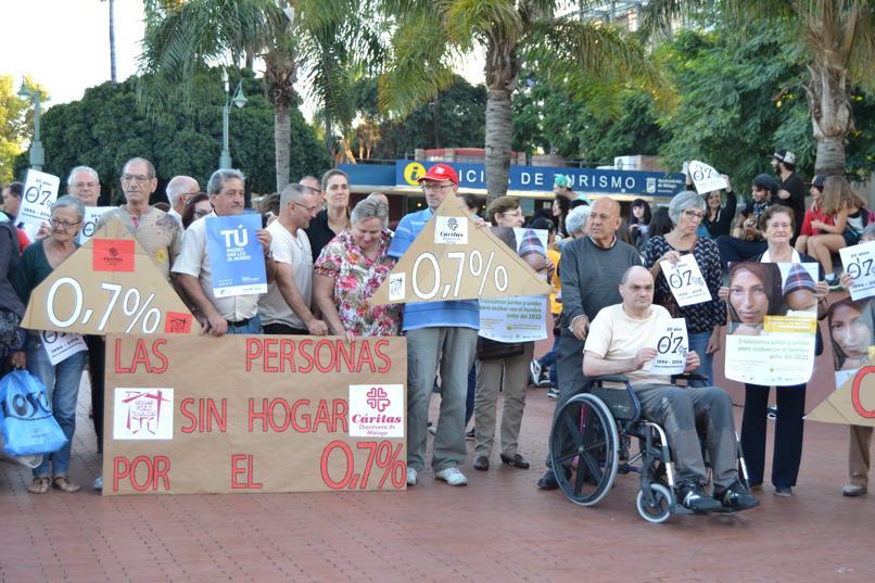 Concentración para la erradicación de la pobreza en la Plaza de la Marina