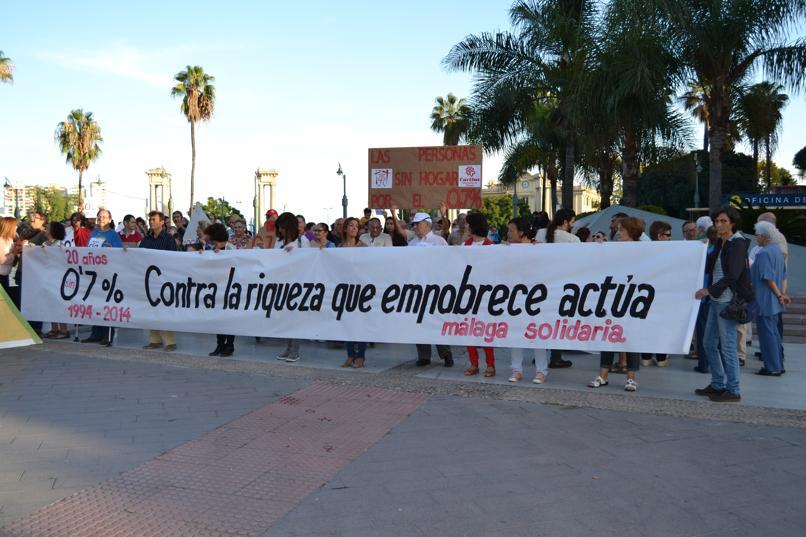 Concentración para la erradicación de la pobreza en la Plaza de la Marina