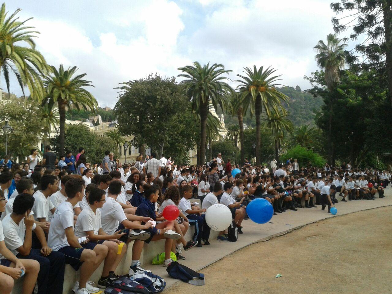 Alumnos de la Fundación Victoria toman el centro