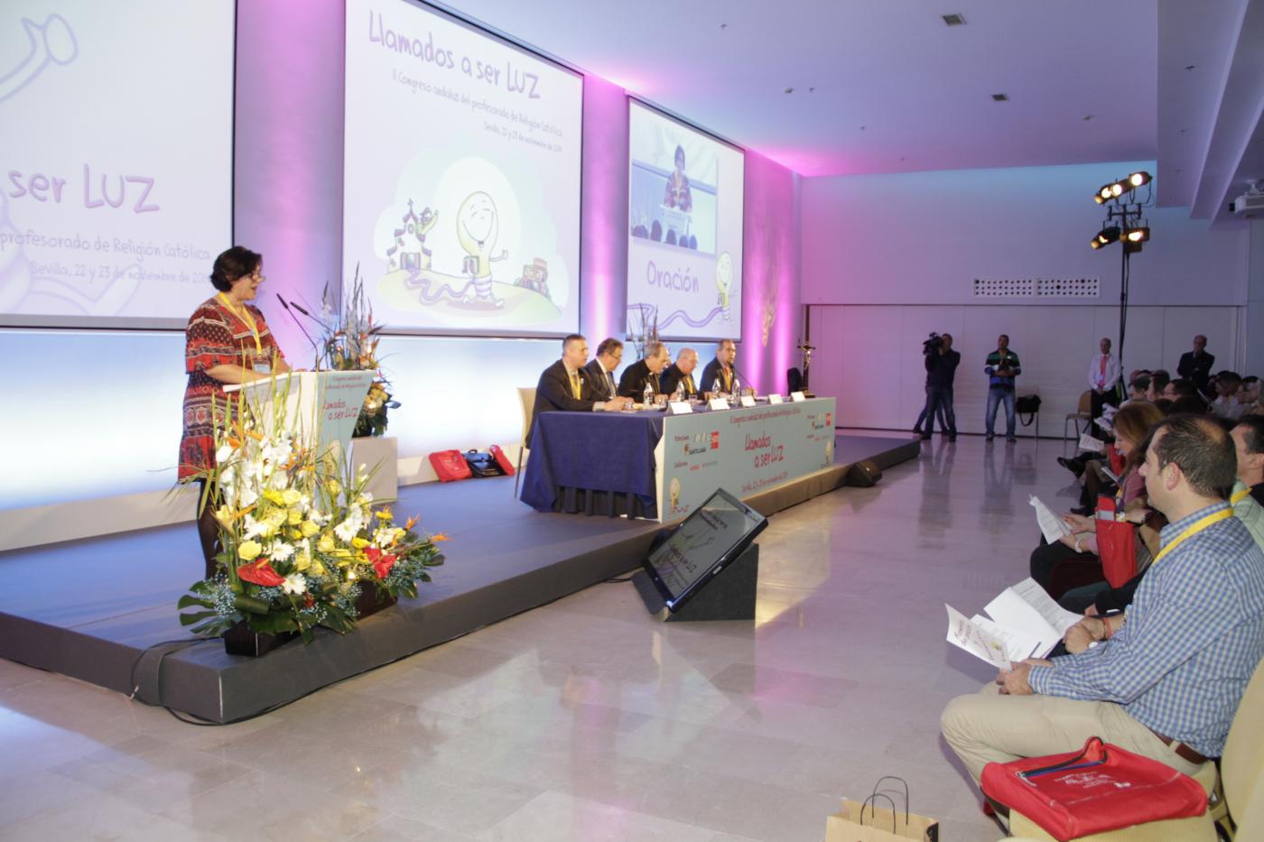 "La misión del profesor se realiza en nombre de Jesús"