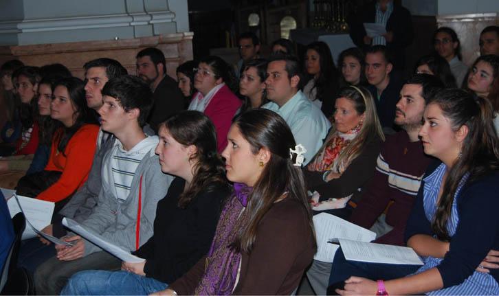 Vigilia de la Inmaculada, jóvenes en oración