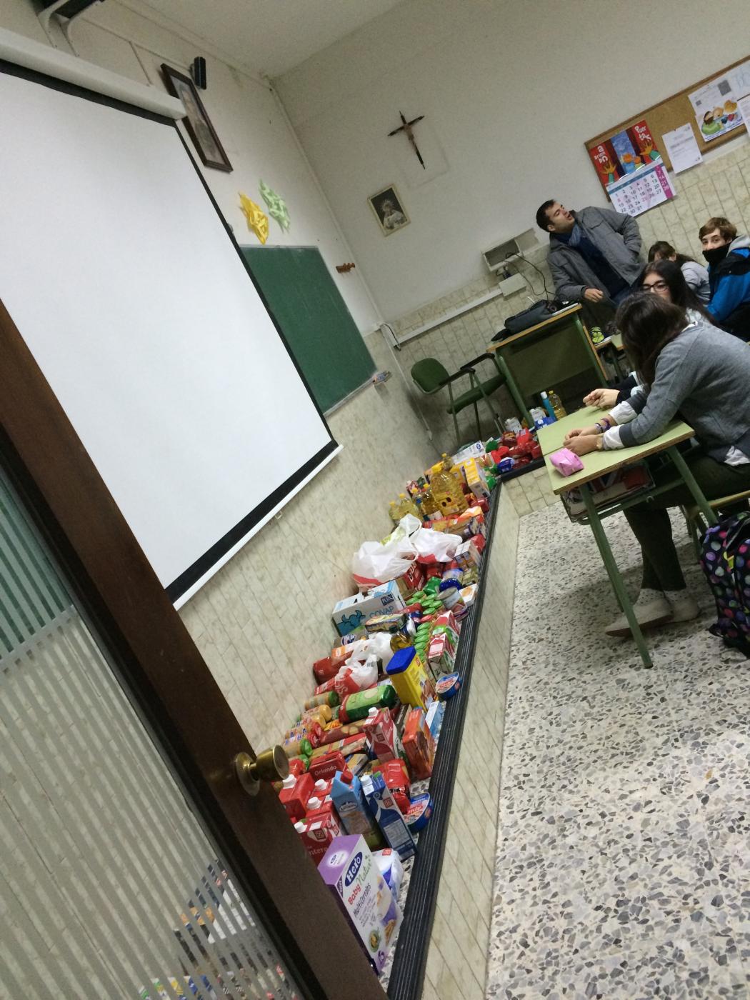 Recogida de alimentos en el colegio de los Maristas