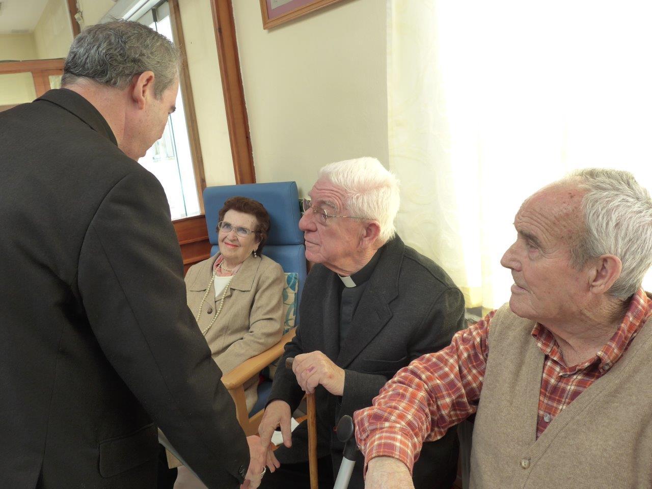 Visita del Sr. Obispo al Centro Gerontológico Buen Samaritano