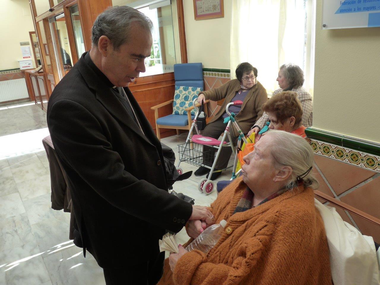 Visita del Sr. Obispo al Centro Gerontológico Buen Samaritano