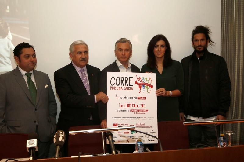 Participantes en la rueda de prensa, junto al cartel