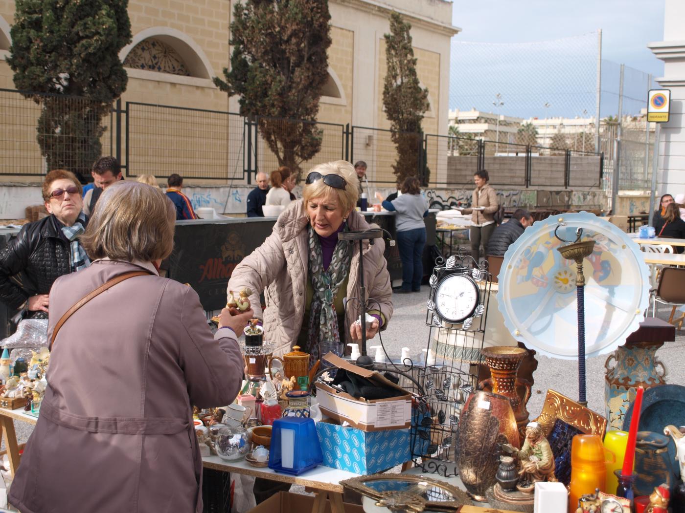 Mercadillo en la parroquia de El Salvador a beneficio de Manos Unidas