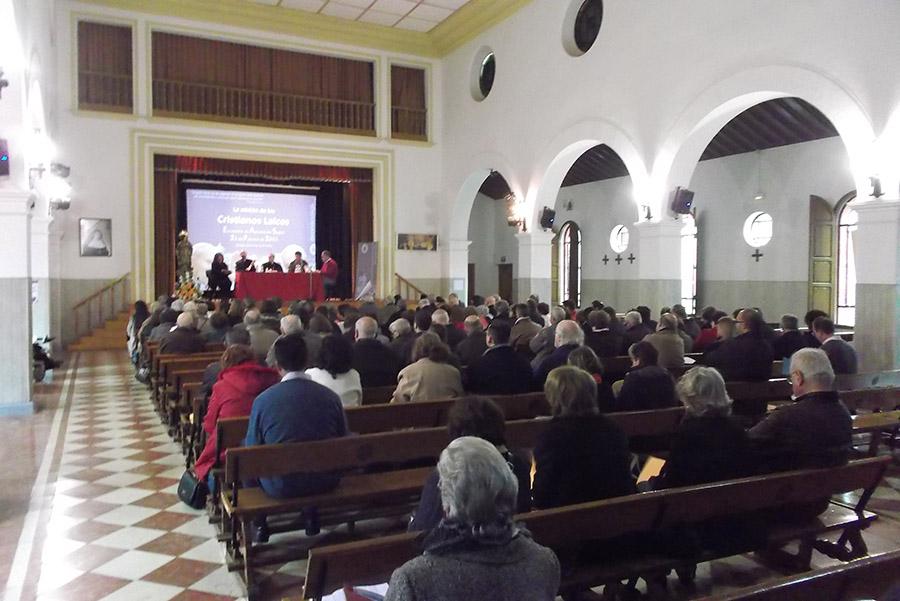Salón de actos del colegio de Gamarra. FOTO: A. MORENO