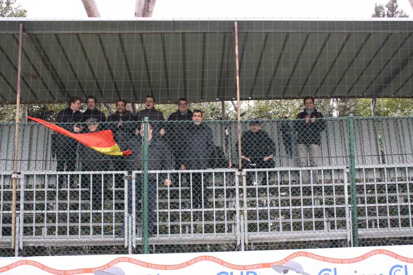 La afición anima a su equipo. FOTO J. ORTIZ