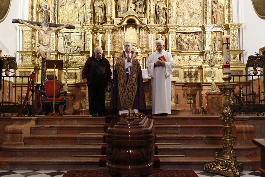 Instalada la capilla ardiente en el Sagrario
