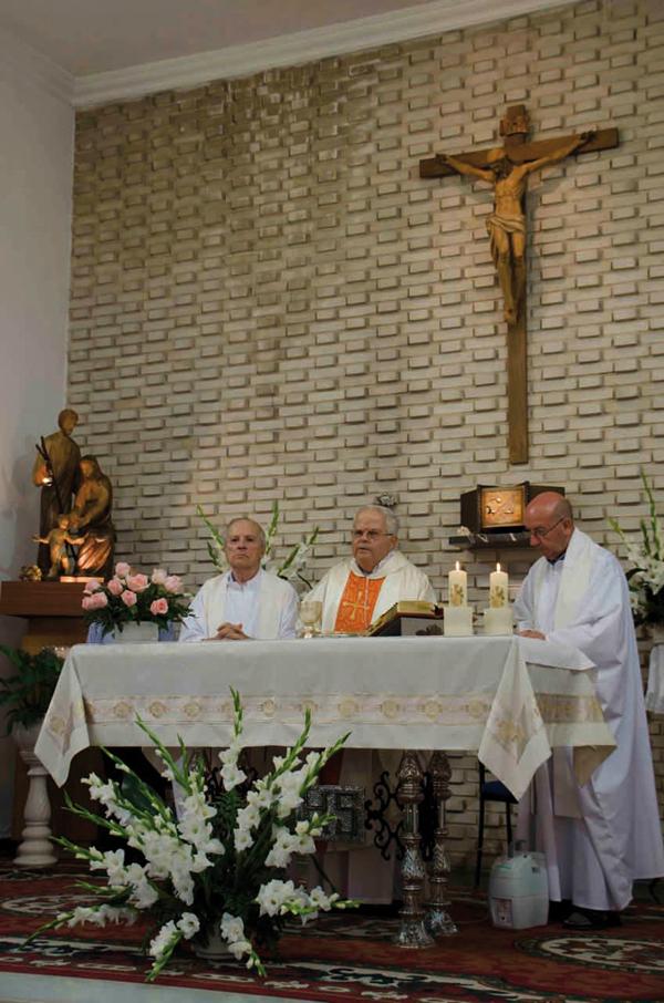 Pedro Sánchez Trujillo (el del centro)