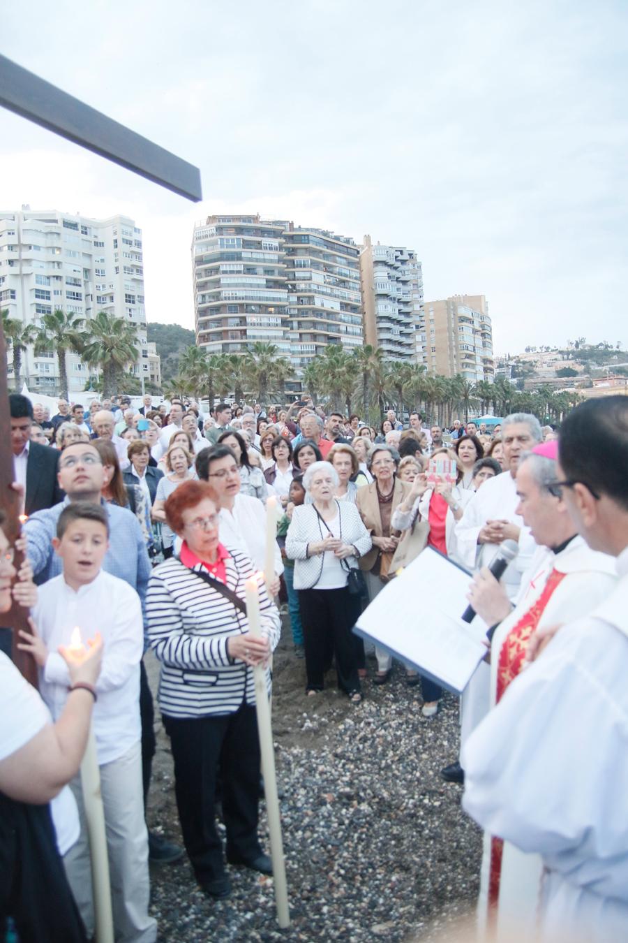 Un millar de malagueños ora por los emigrantes