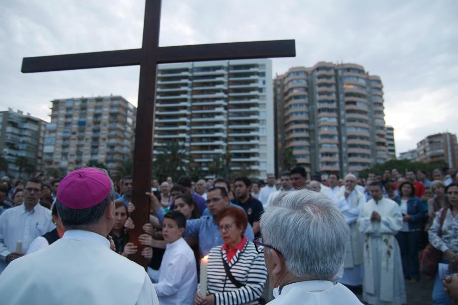 Un millar de malagueños ora por los emigrantes