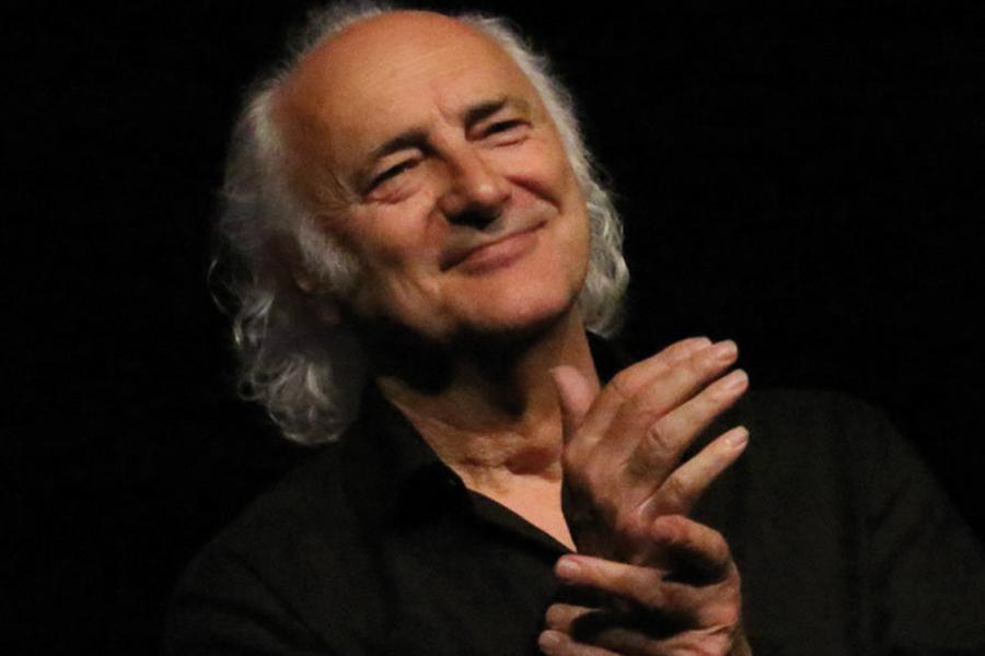 Amancio Prada: «He dejado de ser yo cuando canto para ser solo su voz»