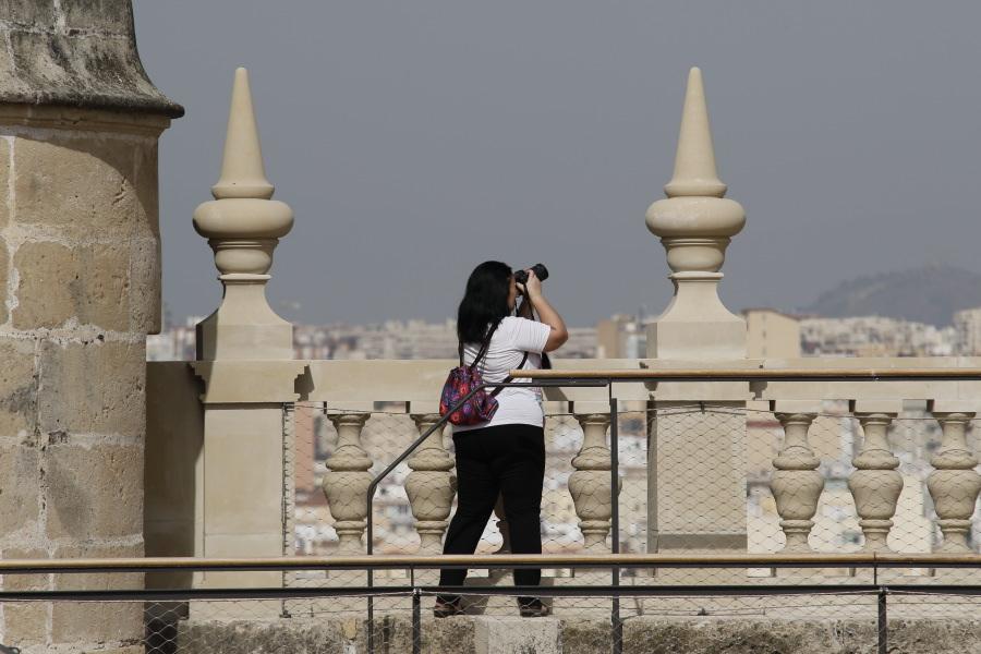 Visitantes en las cubiertas de la Catedral