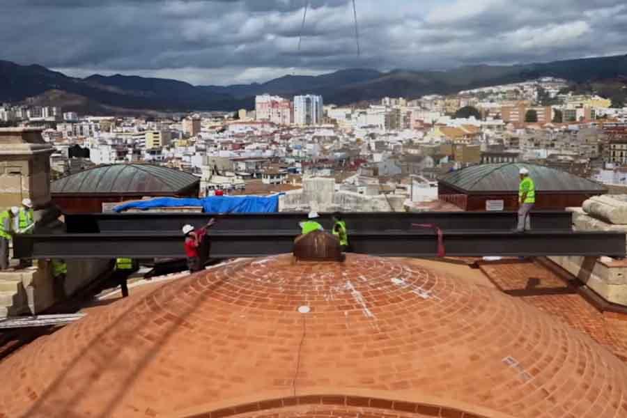 VÍDEO. Preparación de las cubiertas de la Catedral para su visita