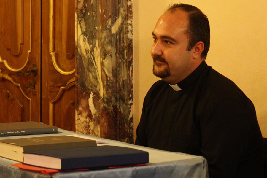 «Echo de menos cada día a los que me hacen ser pastor»