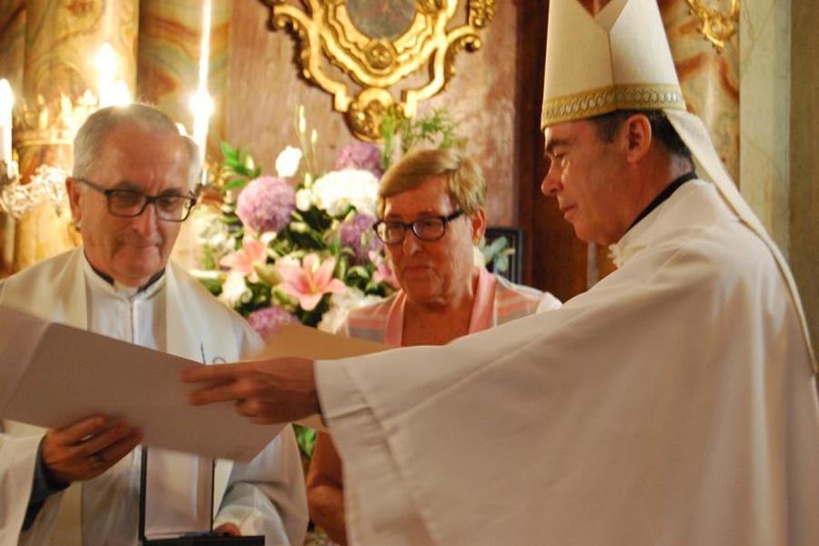Loli Fernández recibe la Medalla Pro Ecclessia Malacitana