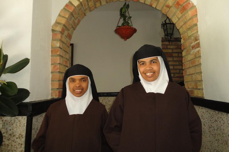 Profesión temporal de dos hermanas carmelitas en Cañete la Real