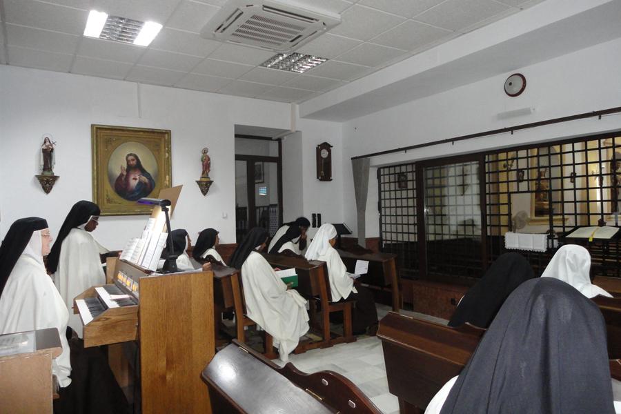 Profesión temporal de la Hna. Verónica Raveloarisoa y la Hna Joelina Razafimilanto