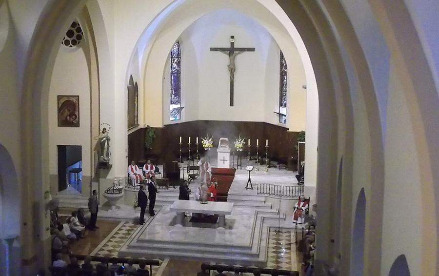 ¿Sabías que hay diferentes formas de incensar en la Misa?