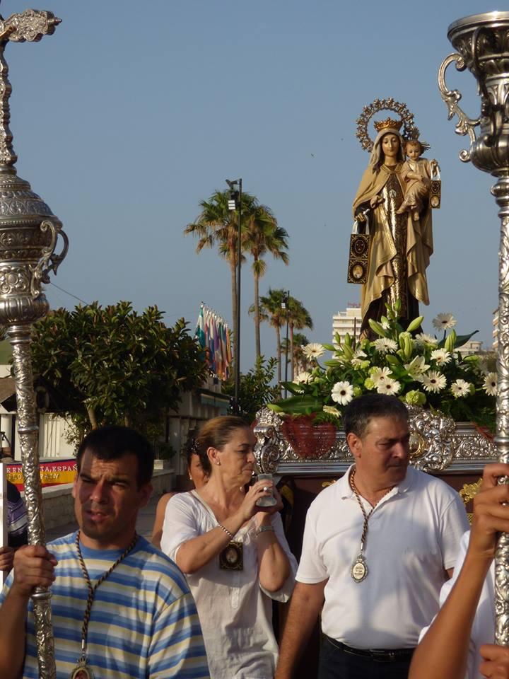 Rosario de la Aurora y misa celebrada en la playa el pasado 5 de julio