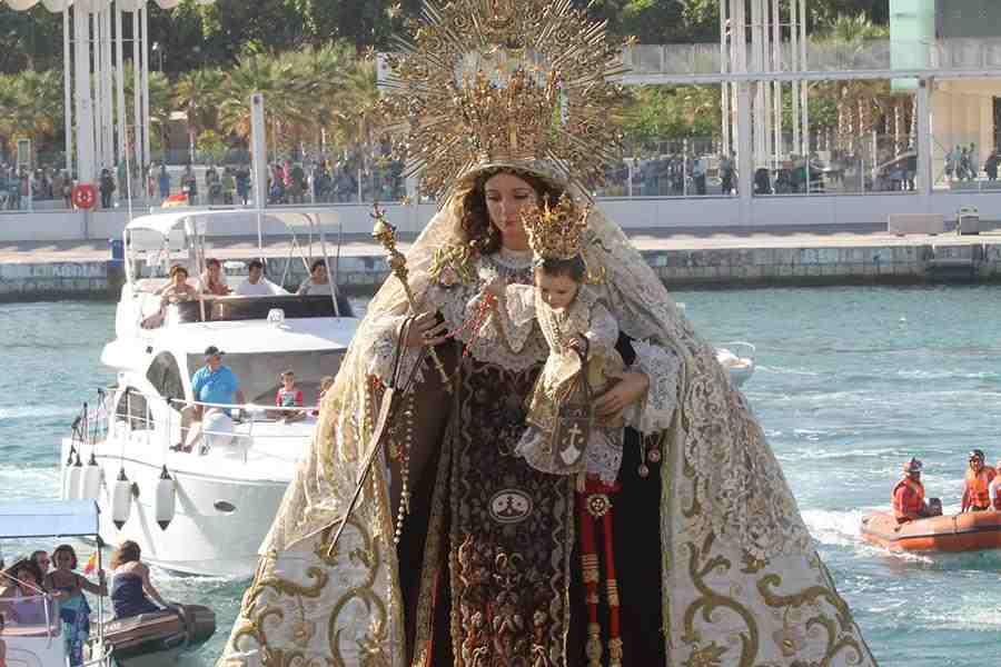 La Virgen del Carmen bendice las aguas de la diócesis malacitana