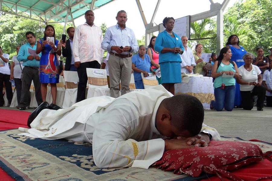 De Málaga a Panaquire, para recibir la ordenación