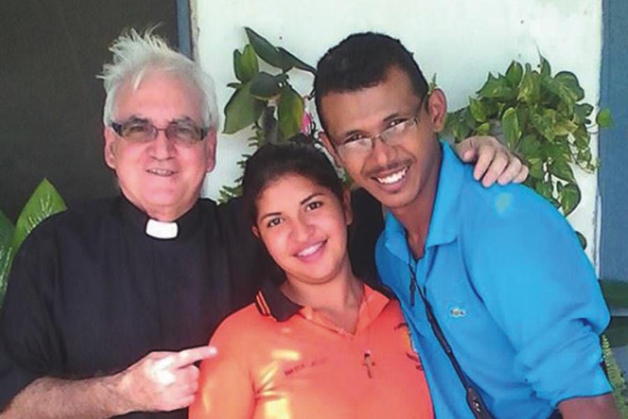 Jóvenes se preparan para una experiencia misionera en 2016