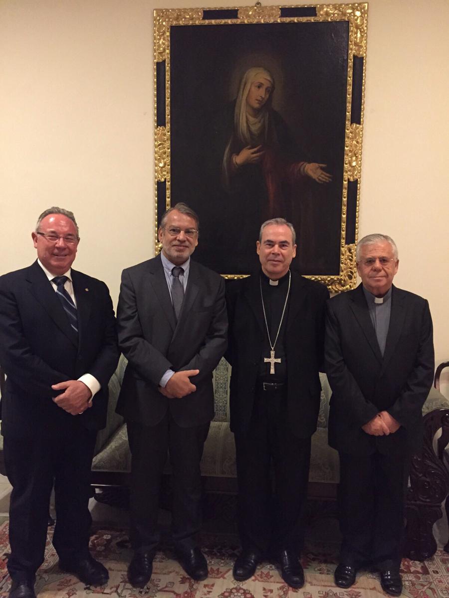 F.J. González, F. García Villalobos y F. Aranda, junto a D. Jesús Catalá