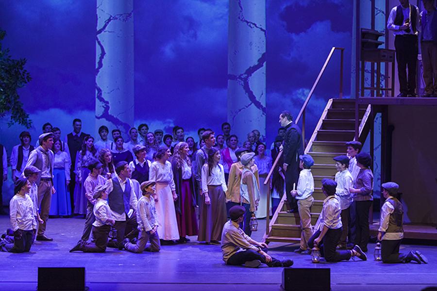 Imagen de la representación del musical "Gracias Don Bosco"