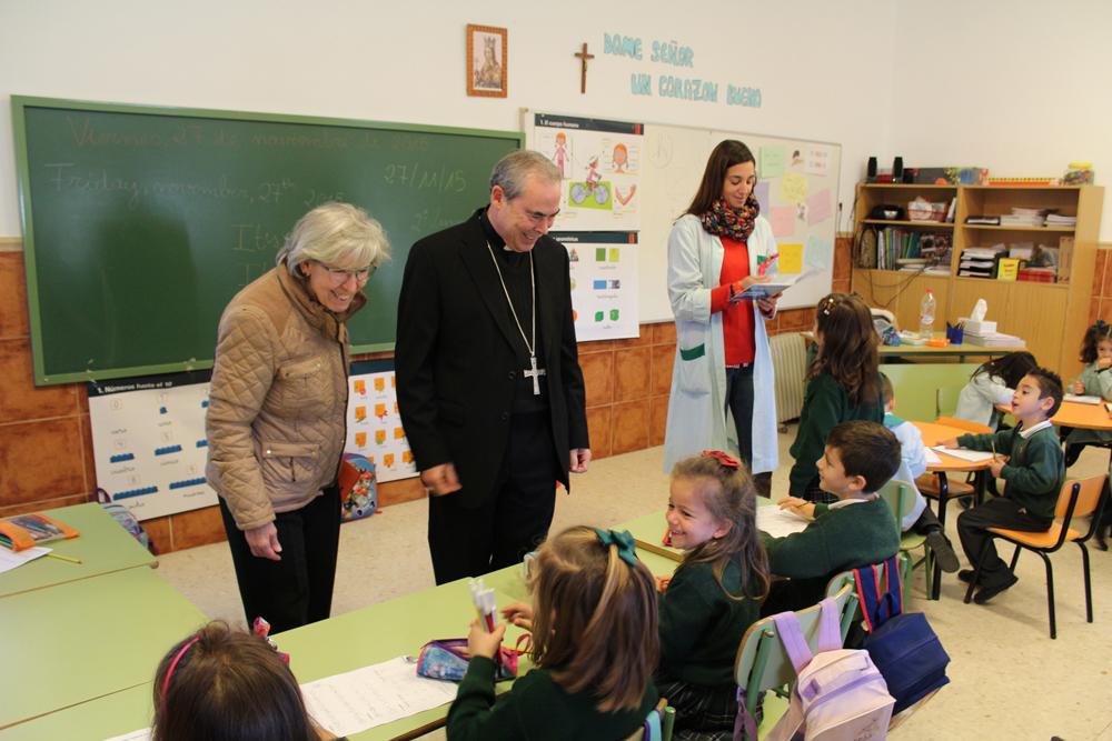 Visita de Mons. Jesús Catalá al C.R.A. Guadalmedina