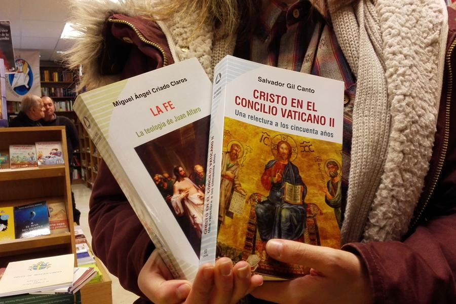 Los libros están a la venta las Librería Diocesana