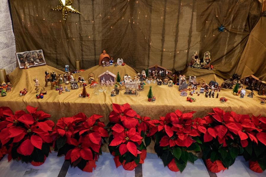 Belén de la parroquia Virgen Milagrosa y San Dámaso