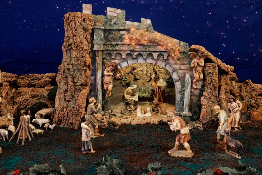 Belén de la parroquia Virgen Milagrosa y San Dámaso