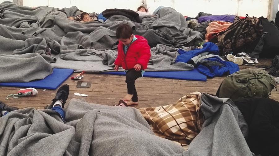 El niño del abrigo rojo