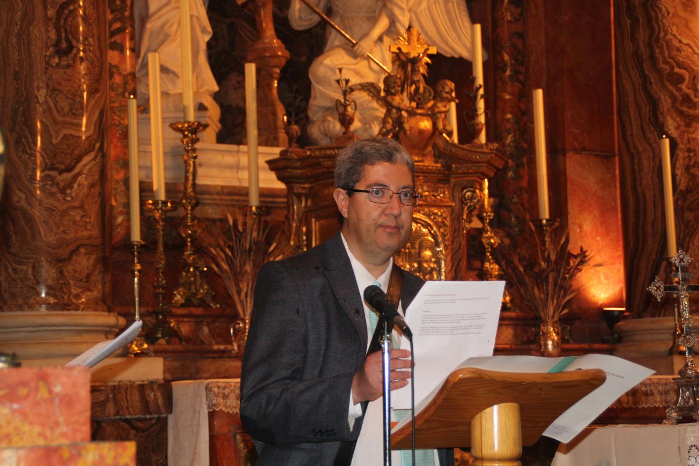 Lectura de peticiones por parte de uno de los residentes, Manuel Cornelles