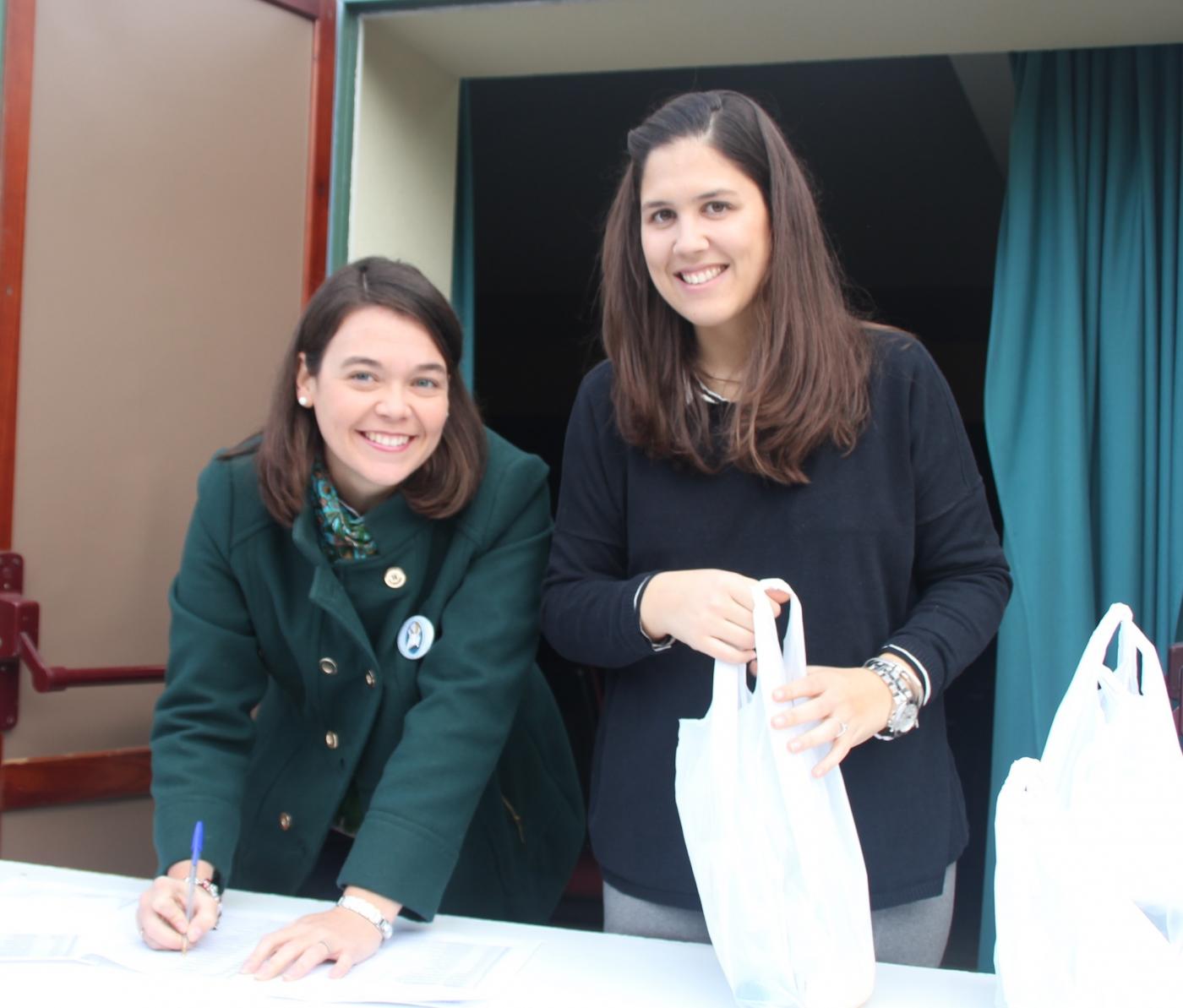 Momento de entrega de la insignia del peregrino