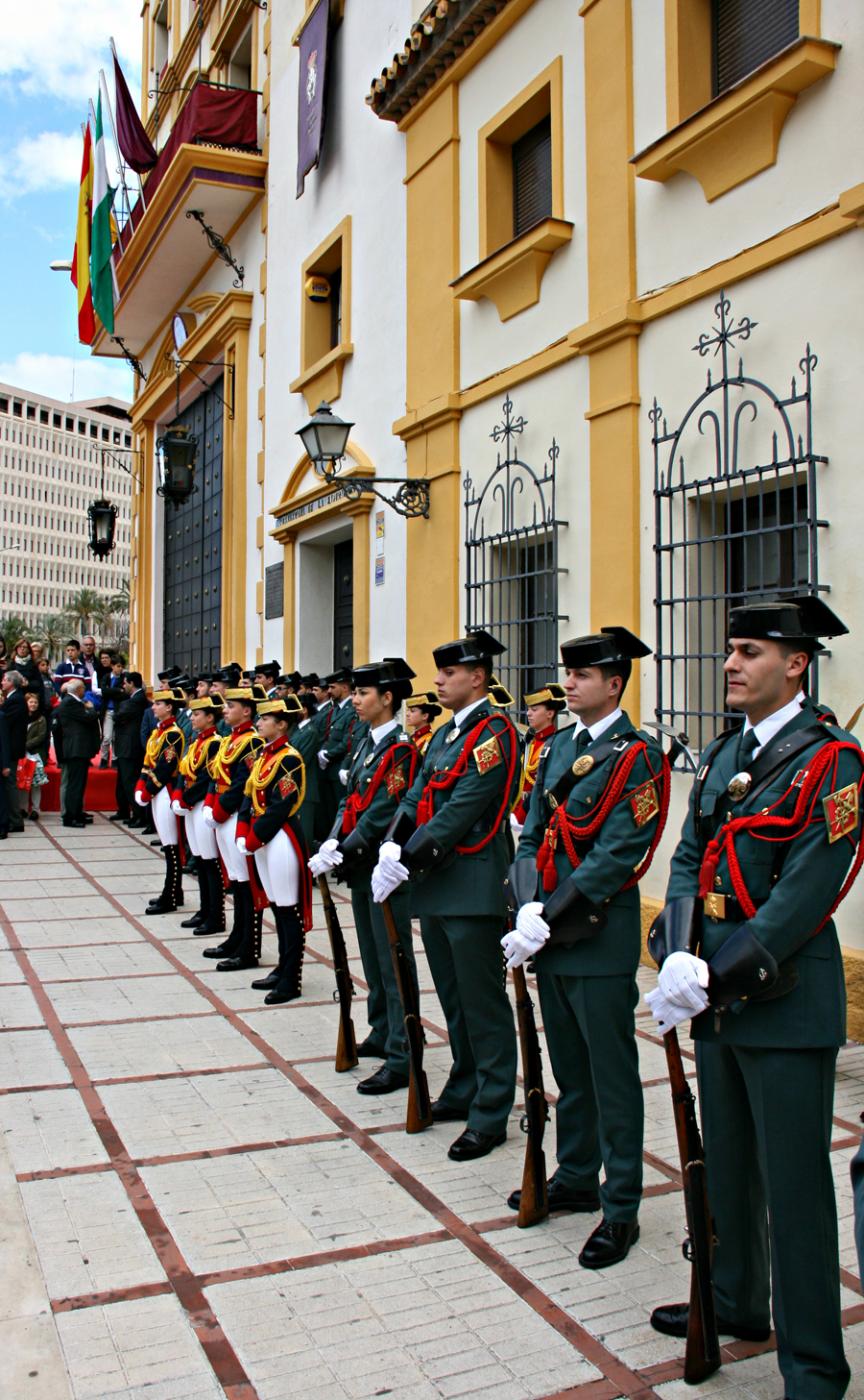 Dos estudiantes del Colegio de Guardias Jóvenes de Valdemoro en el Miércoles Santo malagueño