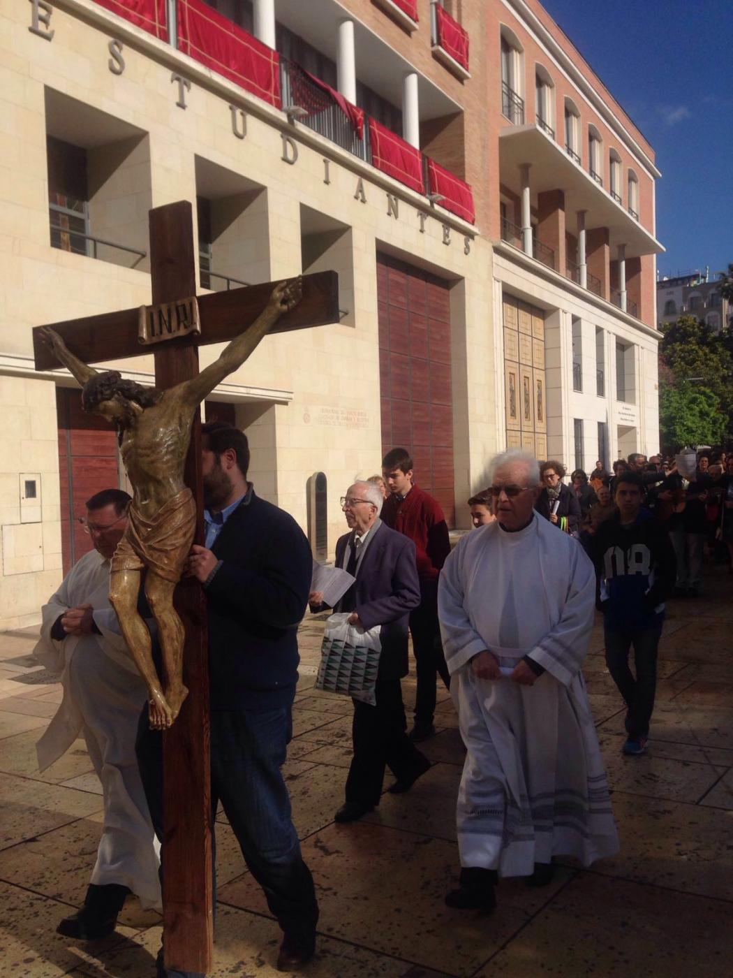 Peregrinos en Calle Alcazabilla