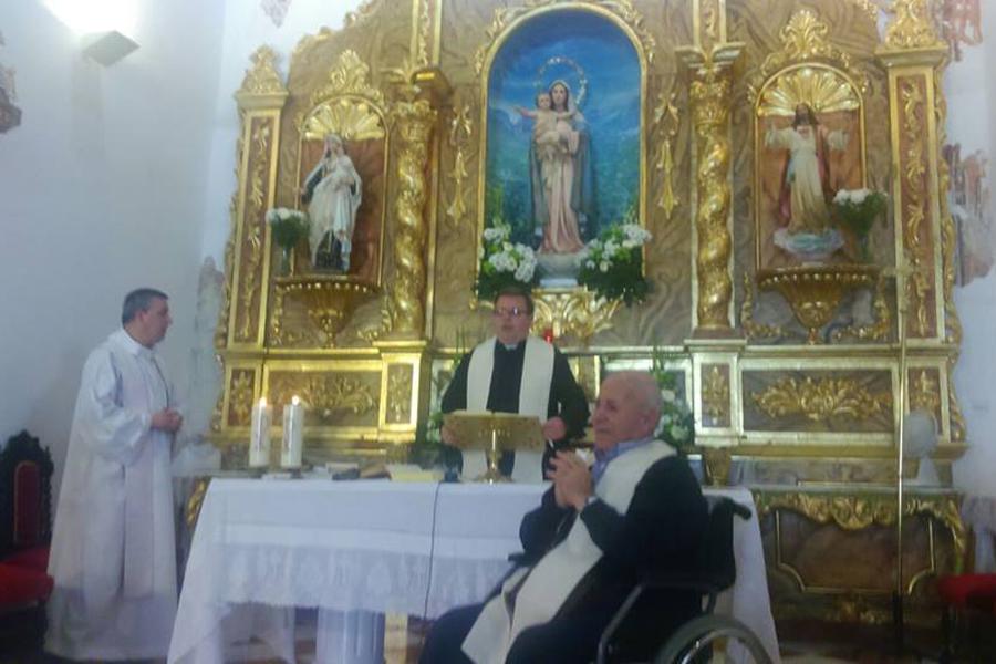 Alcaucín se vuelca con el sacerdote Manuel Bermúdez