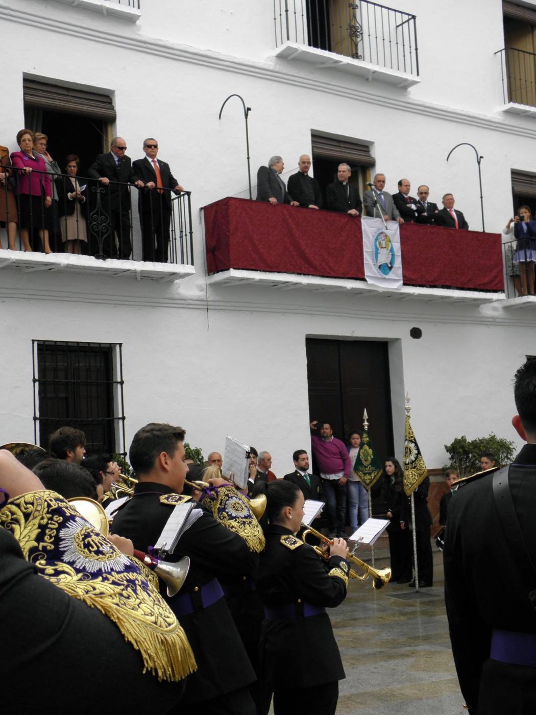Momento de la visita del Obispo a Almogía