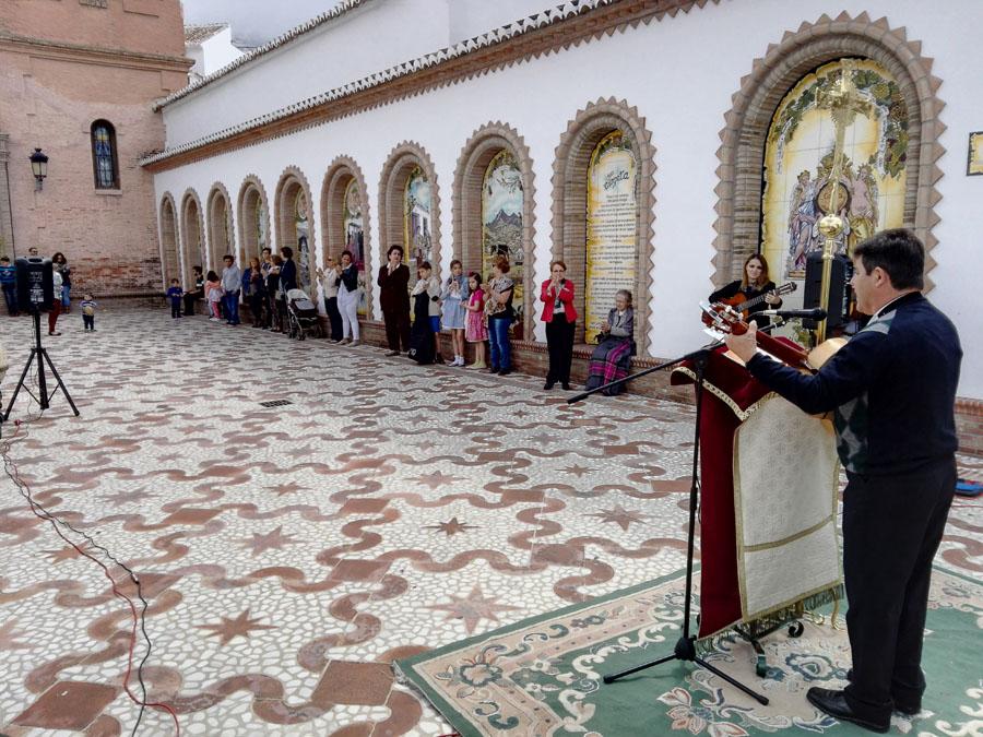 Misión en la plaza de Cómpeta. FOTO: A. MORENO