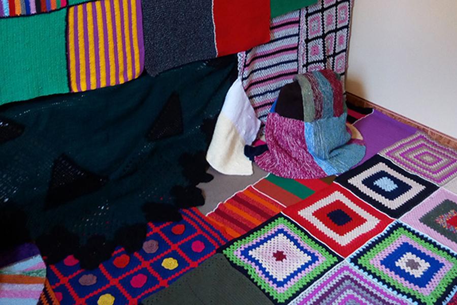 Villanueva del Trabuco teje mantas para "Calor y café"