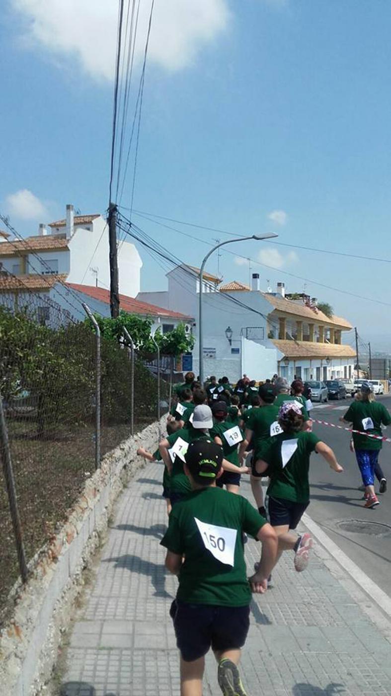 Carrera solidaria del Colegio Juan Pablo II a favor de "Calor y café"