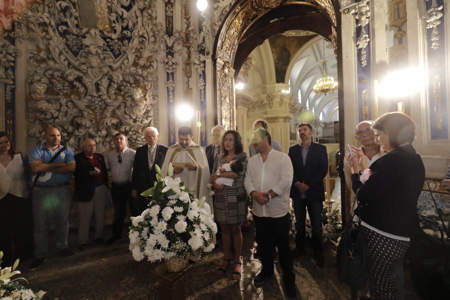 Presentación a la Virgen de la hija de una de las trabajadoras de Cope